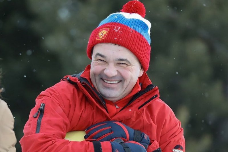 Губернаторы Подмосковья и Москвы покатались на лыжах в Дмитрово