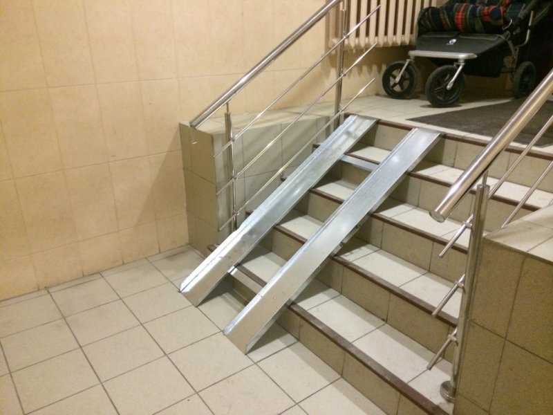 По программе капремонта в доме для ребёнка инвалида установили специальный лифт