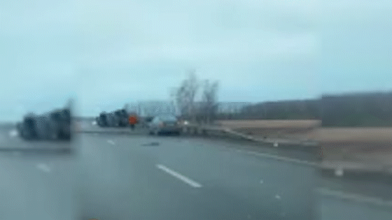На трассе близ Коломны перевернулся грузовик с пивом