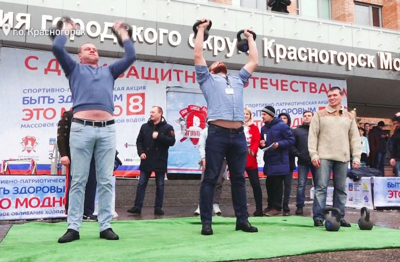 В День защитника Отечества почти 150 человек облились холодной водой в Красногорске
