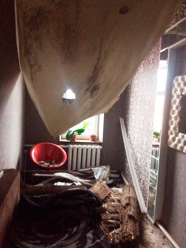 В Сергиевом Посаде пожилую женщину с ребёнком чуть не убил обвалившийся потолок