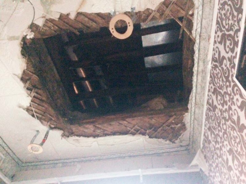 В Сергиевом Посаде пожилую женщину с ребёнком чуть не убил обвалившийся потолок