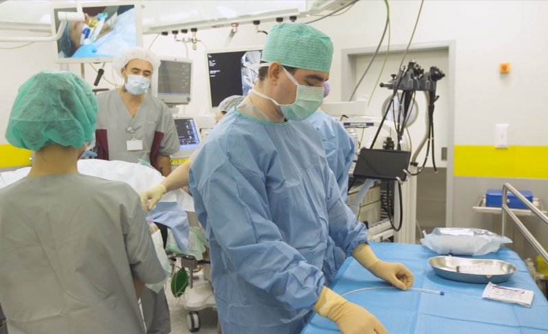 В Красногорске хирурги первыми в России провели операцию по уменьшению желудка с помощью робота