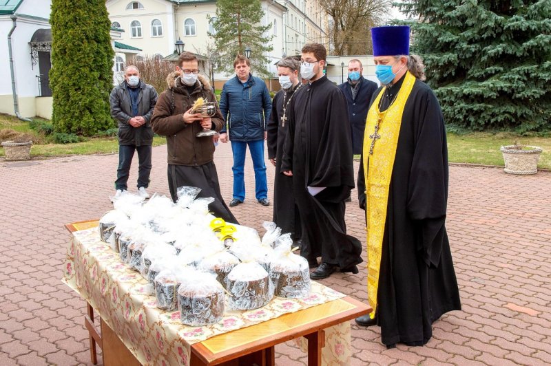 Православные жители Подмосковья отпраздновали Пасху-2020 в особенном формате