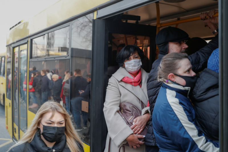Почти все пассажиры общественного транспорта Подмосковья носят маски