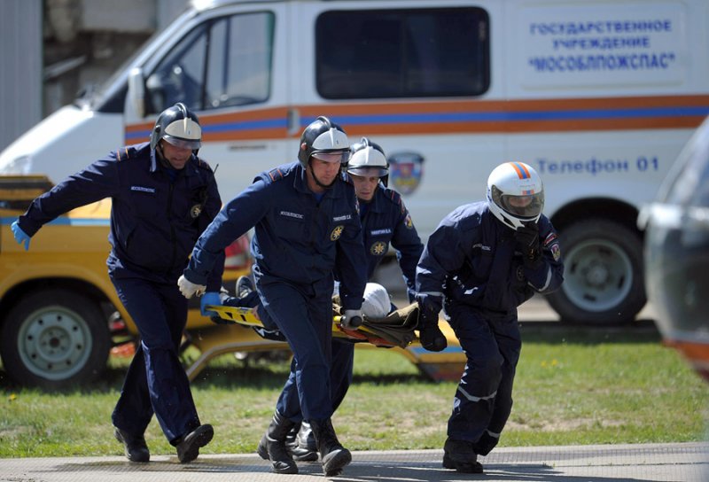 В Солнечногорске спасатели вытащили из колодца мужчину