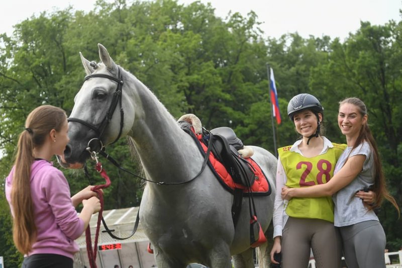 В Красногорске прошли первые в стране соревнования по конному спорту после пандемии
