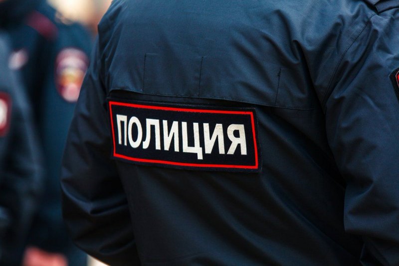 Мужчина с топором напал на лифтера в Домодедово