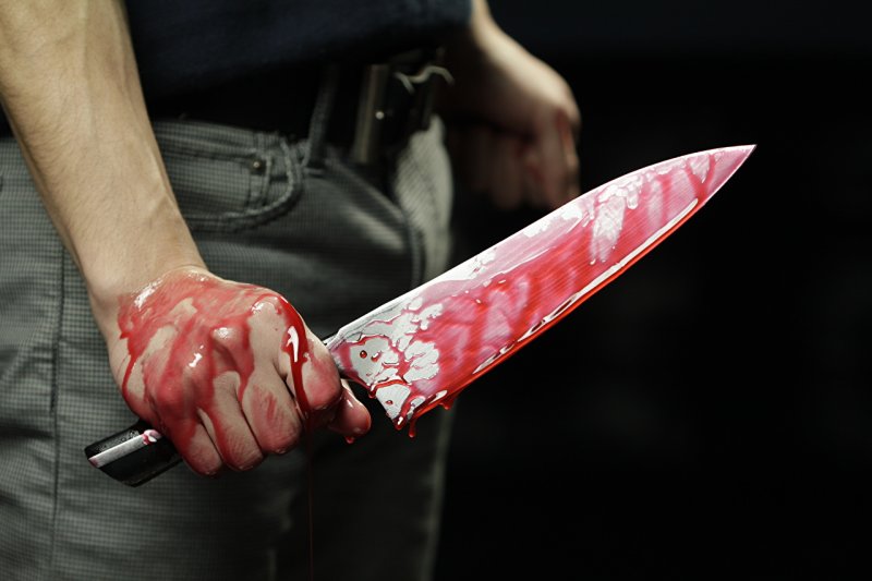 В Ленинском округе мужчина ударил знакомого ножом в живот