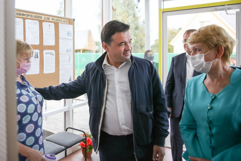 Губернатор проверил организацию горячего питания в Тимковской школе