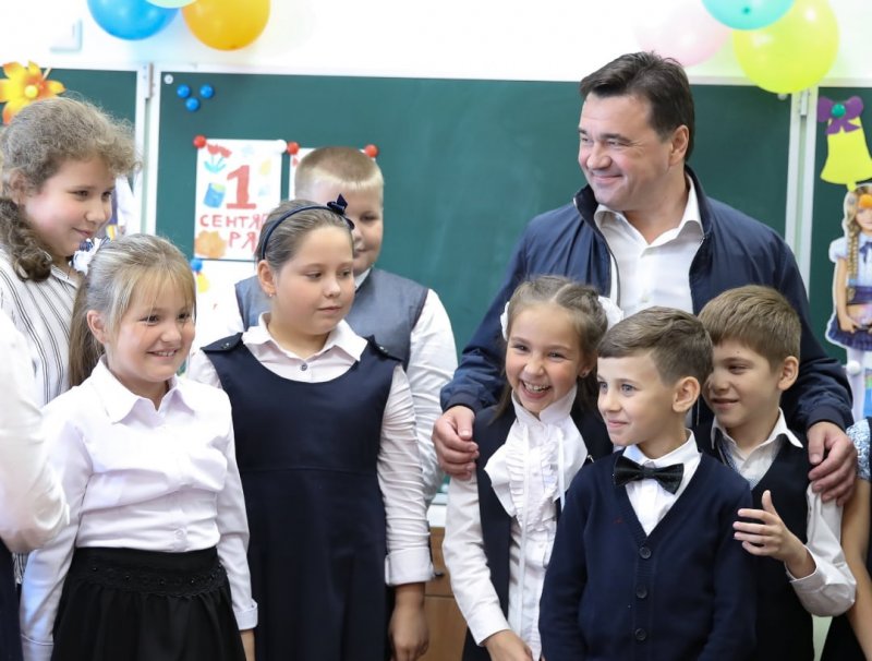 Губернатор проверил организацию горячего питания в Тимковской школе