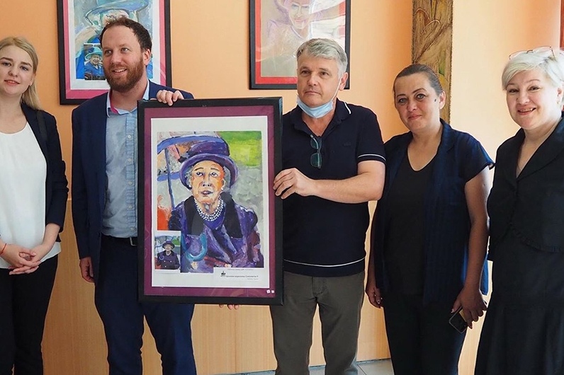 Посольство Великобритании украсит картина 13-летней художницы из Подмосковья
