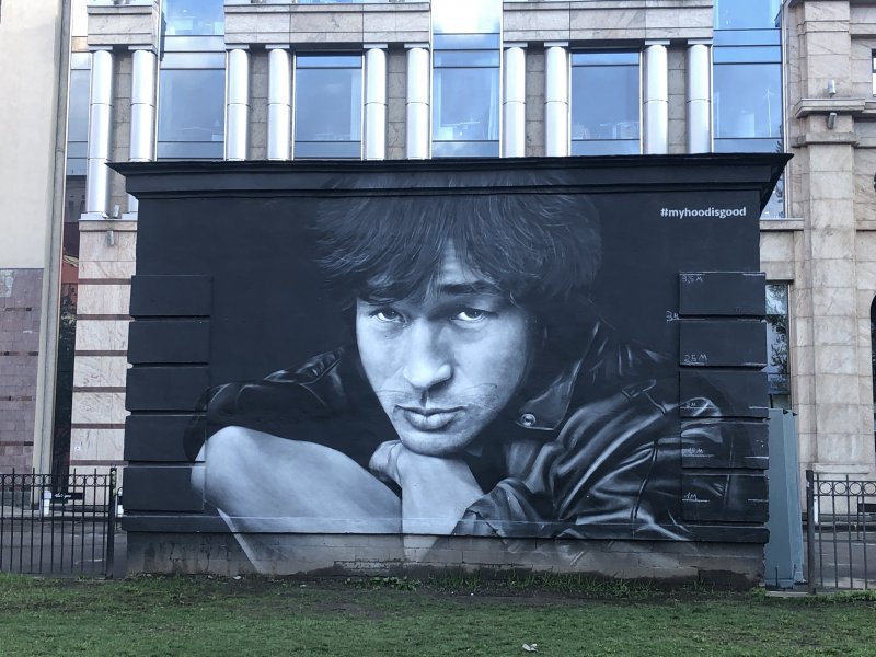 Братья-художники Ерофеевы подарили Красногорску граффити с Цоем и Пресли