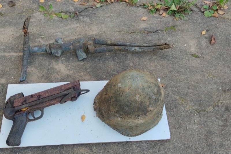 Артефакты времен Великой Отечественной нашли при расчистке пруда в Солнечногорске