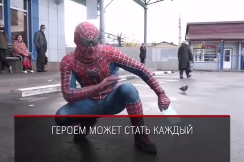 Супергерои напомнили пассажирам Солнечногорска о необходимости использования масок