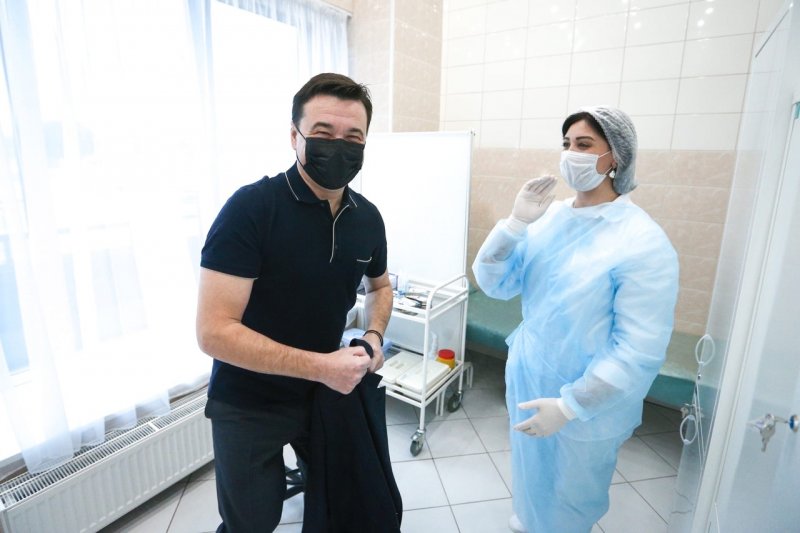Губернатор Подмосковья сделал прививку от коронавируса