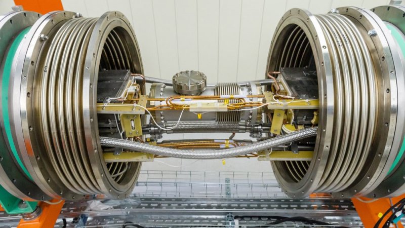 Части уникального магнита привезли из Италии для коллайдера в Дубне