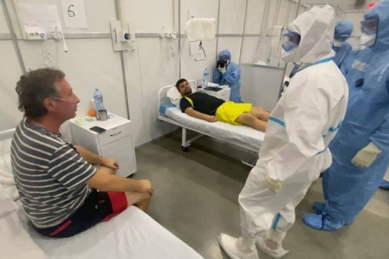 Губернатор Подмосковья навестил пациентов с коронавирусом в красной зоне госпиталя в «Патриоте»