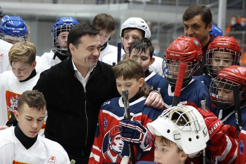 Хоккейный матч между командами детдомов и академии Петрова прошел в Подмосковье