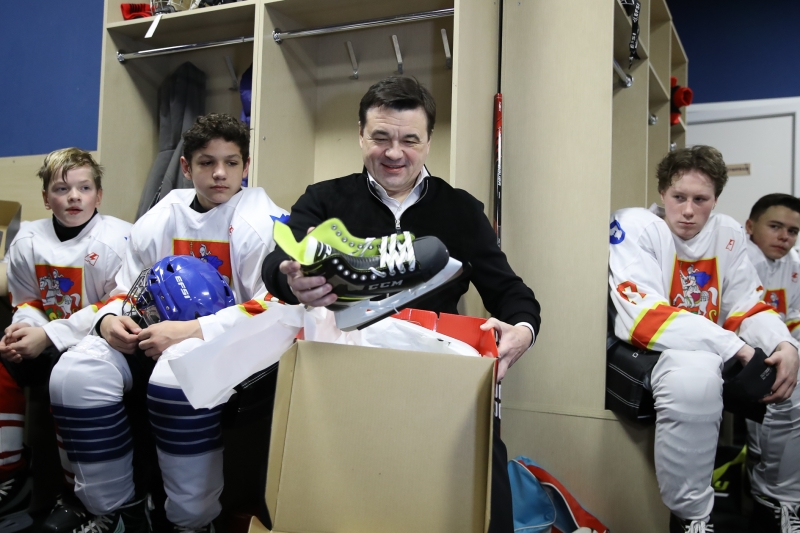Хоккейный матч между командами детдомов и академии Петрова прошел в Подмосковье