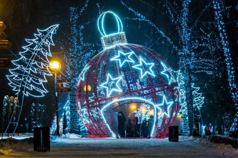 Уличные очаги, почта Деда Мороза, катки и елки появятся в парках Подмосковья