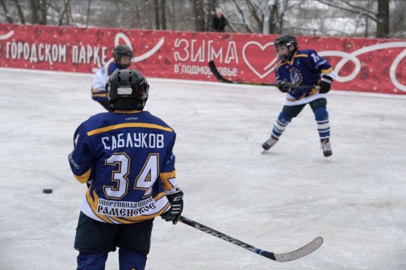 Роман Терюшков сыграл в хоккей с воспитанниками спортшколы «Раменское»