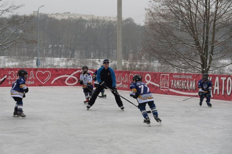 Роман Терюшков сыграл в хоккей с воспитанниками спортшколы «Раменское»