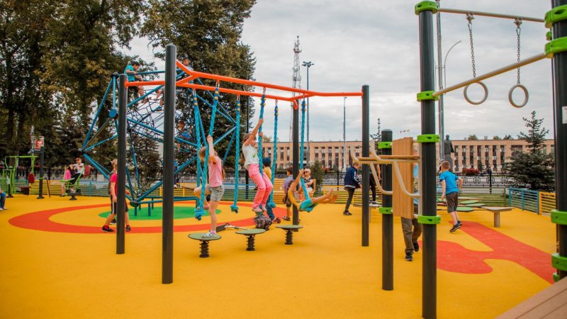 Две сотни губернаторских детских площадок установят в Подмосковье в 2021 году