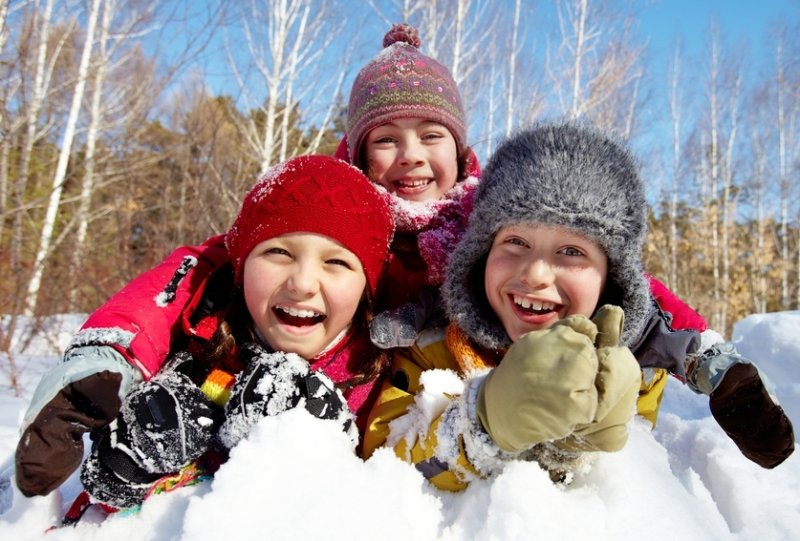 Четыреста детей отдыхают в зимних лагерях Подмосковья