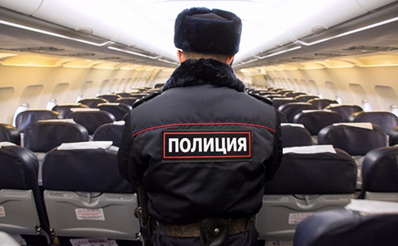 Самолёт задержали в Шереметьево из-за пассажира без маски