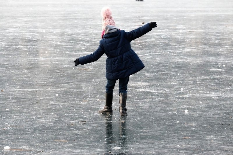 Жителям Подмосковья рассказали, на каких водоемах нельзя выходить на лёд