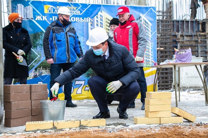 Первый камень заложили в основание нового ЖК для переселенцев из аварийных домов в Солнечногорске