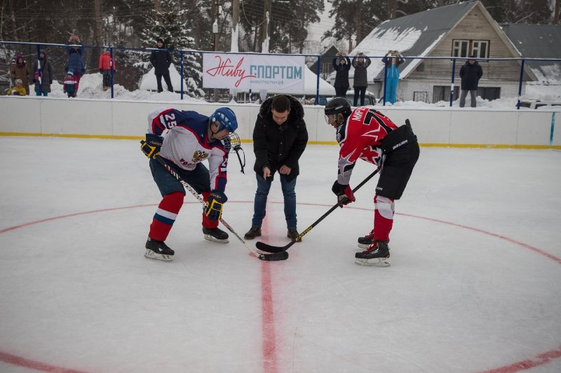 Стартовал турнир Пушкинского округа по хоккею 