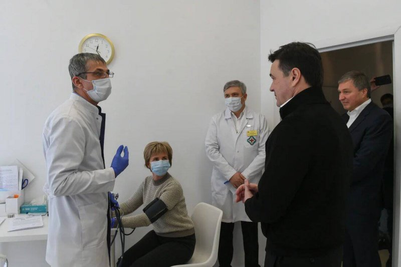 Губернатор проверил работу нового пункта вакцинации от коронавируса в Мытищах