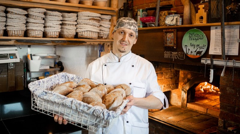 Пекари раздают хлеб нуждающимся в Солнечногорске