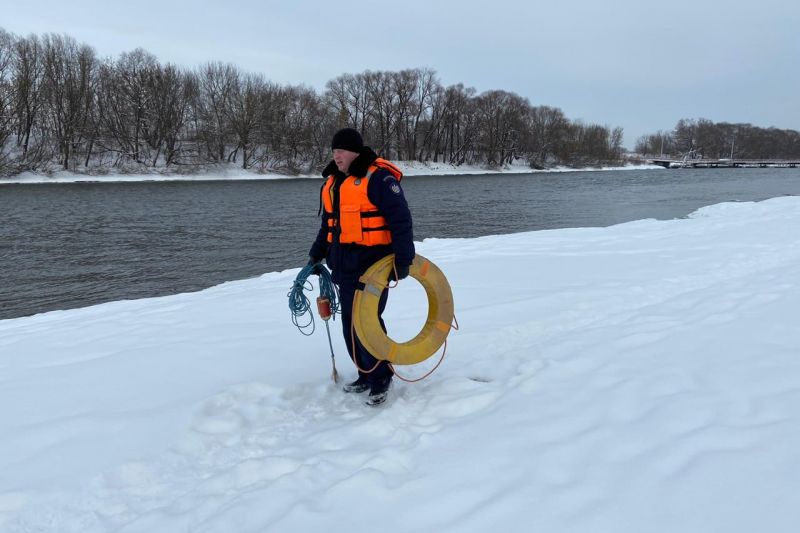 Спасатели Московской области предупредили о таянии льда на водоёмах 