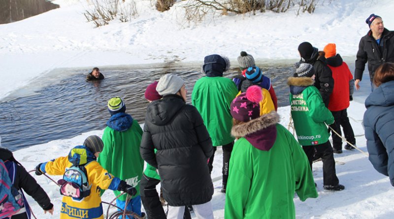 Провалившегося под лед рыбака спасли дети в Пушкино во время квеста