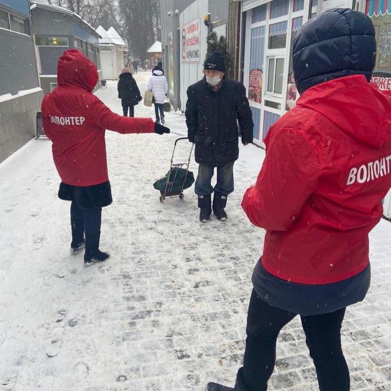 Около четырех тысяч защитных масок раздали волонтеры Пушкинского округа в зимний период