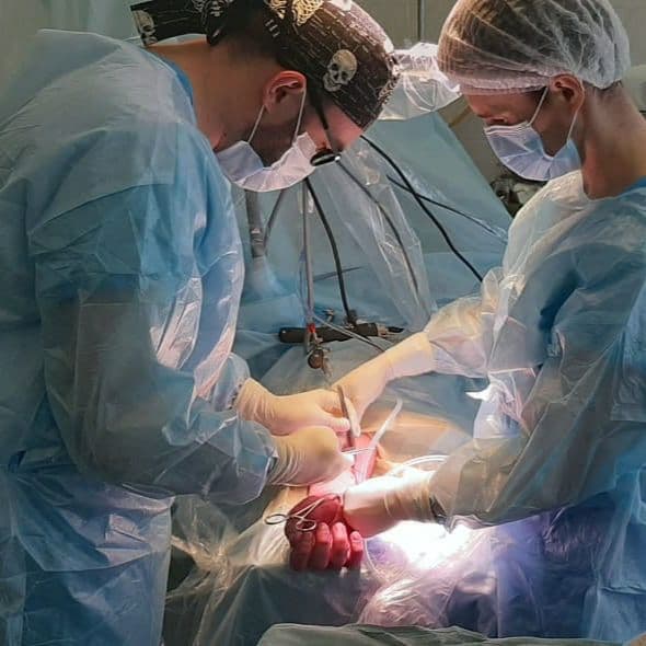 Хирурги в Красногорске спасли кисть мужчине, который чуть не отрезал её кухонным ножом
