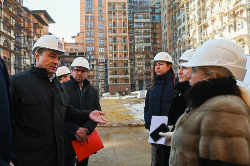 Андрей Воробьёв проверил ход текущих работ в ЖК «Лайково» в Одинцовском округе
