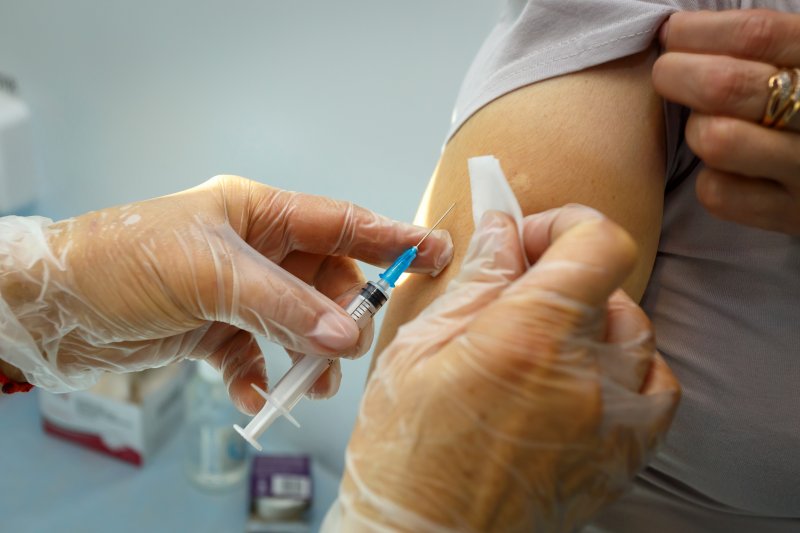 Почти 600 тыс. звонков с приглашением на вакцинацию выполнил голосовой помощник в Подмосковье