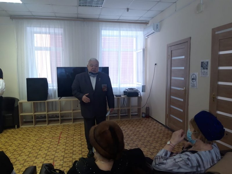В Пушкино замглавного врача областной больницы рассказал пожилым людям  о вакцинации