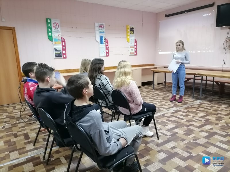 Молодёжь Астапова просмотрела документальный фильм «Крым: путь на Родину».