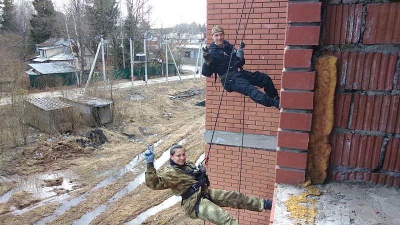 В Пушкино скалолазы штурмуют многоэтажное здание