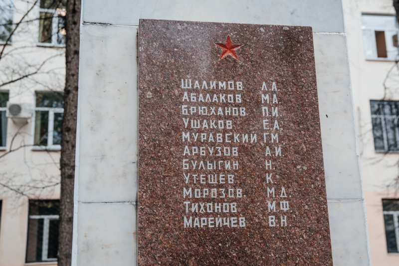 В Пушкино приводят в порядок мемориалы в преддверии праздников