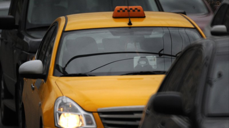 Ветеранам Подмосковья рассказали, как воспользоваться бесплатным такси в праздники
