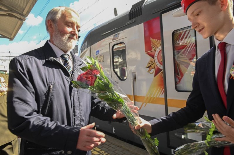 Тематический поезд в память о подвиге Подольских курсантов запустили в Подмосковье