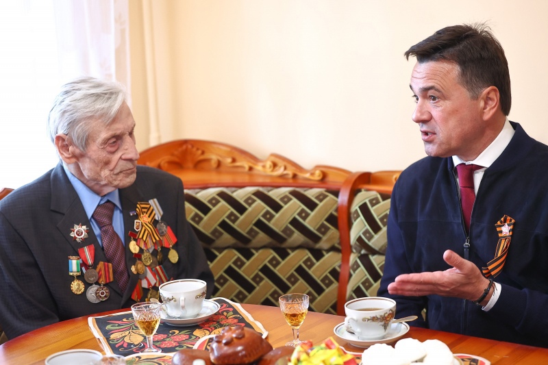 Губернатор Подмосковья поздравил ветерана войны Николая Орлова с юбилеем