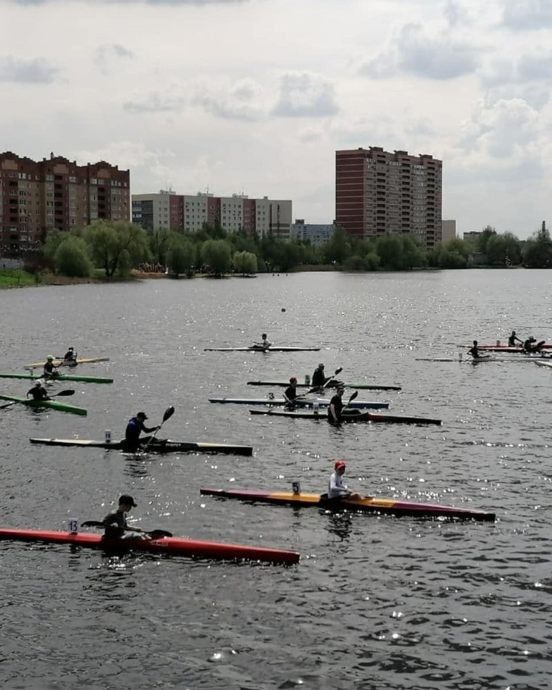 Более 100 спортсменов приняли участие в соревнованиях по гребле на байдарках и каноэ в Пушкино
