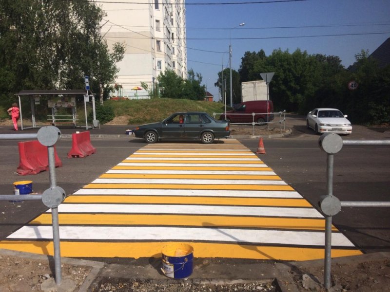 В Московской области обновляют разметку на пешеходных переходах
